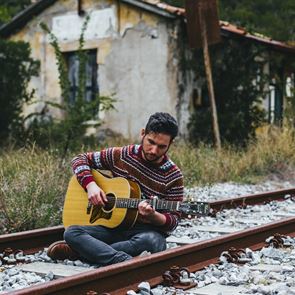 Άγγελε Αϊβάζη τι δουλειά έχει η folk στο Πήλιο
