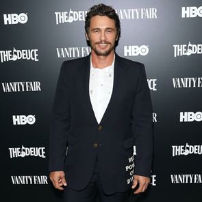 Ο James Franco οργώνει την Ελλάδα με τη σύντροφό