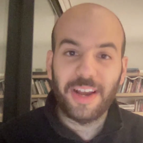 Ο Johnny Boufarhat έγινε πλούσιος μέσα στην καραντίνα, από το κρεβάτι