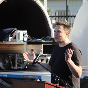 Η πρώτη νίκη της SpaceX απέναντι στην Blue Origin