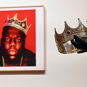 Το στέμμα του Notorious B.I.G πουλήθηκε στην ιστορική hip-hop δημοπρασία του Sotheby&#39;s