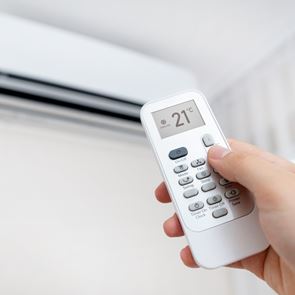 Ποια είναι η σωστή θερμοκρασία στο air condition για τον καύσωνα