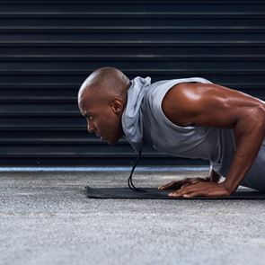 Push ups χωρίς βάρη για τεράστιο στέρνο