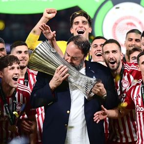 Conference League, αποθέωση για τους τροπαιούχους σε όλη την Ελλάδα