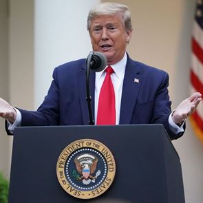 Αντιδράσεις για τη νέα, άνευ προηγούμενου, απόφαση του Donald Trump