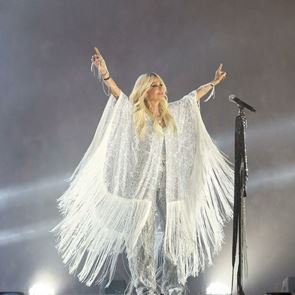 Ξανά η Άννα Βίσση στο Καλλιμάρμαρο -Πανζουρλισμός με τα εισιτήρια