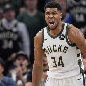 Ο Γιάννης Αντετοκούνμπο ισοπέδωσε τους Chicago Bulls