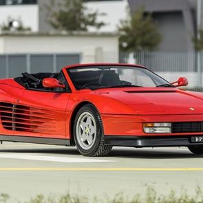 Πωλείται σπάνια <em>Ferrari</em> Testarossa Spider, για αληθινό Outrun