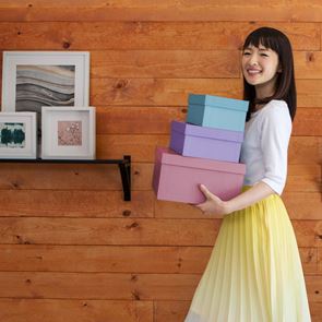 Μένουμε σπίτι, το βάζουμε σε τάξη όπως η Marie Kondo