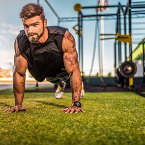 Τρικ από έναν κορυφαίο trainer για περισσότερα push-ups