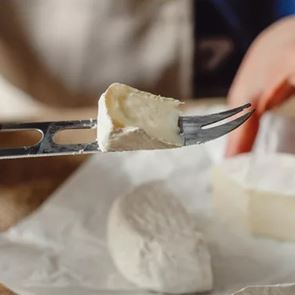 Τι συμβαίνει όταν το παρακάνεις με το τυρί