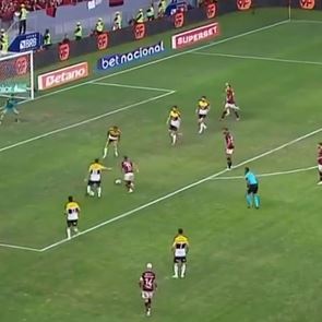 Σταματήστε ό,τι κάνετε: Αυτό είναι το πιο ασυνήθιστο πέναλτι στα χρονικά του ποδοσφαίρου