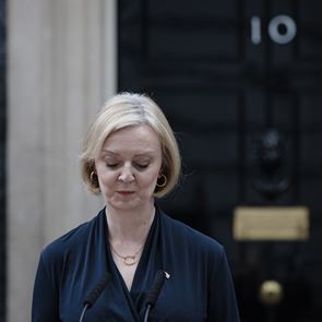 Τι σημαίνει για τις αγορές η παραίτηση της Liz Truss