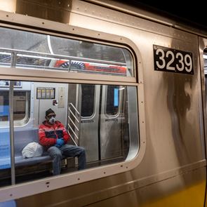 Οι ΗΠΑ δεν μπορούν να ξεφύγουν από την δίνη του κορονοϊού