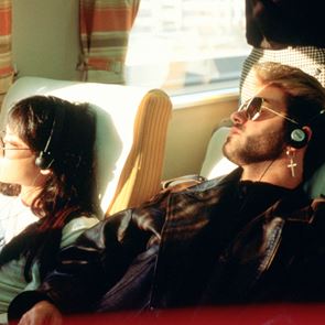 Το Walkman μας έμαθε να αγνοούμε επιδεικτικά τους γονείς και να κλέβουμε μουσική