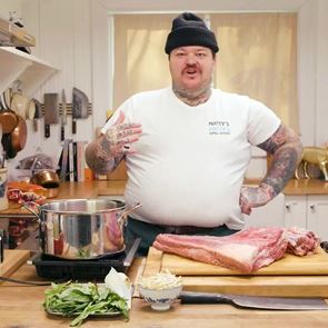 Όλοι βλέπουν το Just a Dash στο Youtube