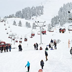 Μετά τα σχολεία, ανοίγουν πρακτορεία ΟΠΑΠ και χιονοδρομικά κέντρα