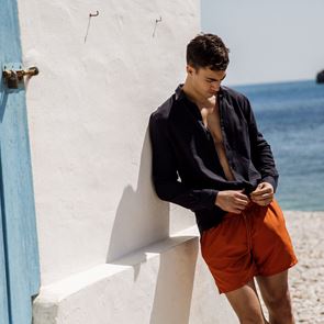 Το λινό είναι και πάλι ο πρωταγωνιστής του καλοκαιριού