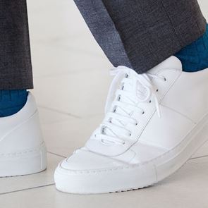 Sneakers με κοστούμι, γιατί όχι