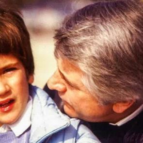 Ο Κώστας Μπακογιάννης τίμησε τη μνήμη του πατέρα του, Παύλου