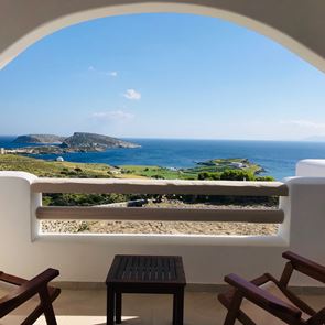 Theasis Luxury Suites: Πολυτέλεια και απόλυτη χαλάρωση στη Σχοινούσα