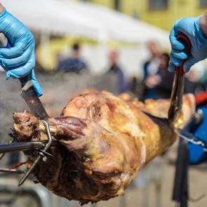 Τι μέτρα ισχύουν για το πασχαλινό τραπέζι
