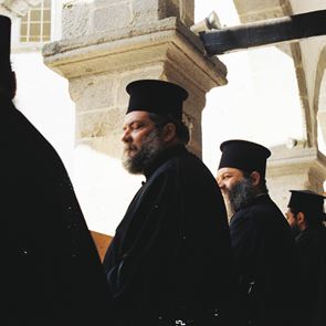 Λειτουργίες 50 ατόμων εν μέσω πανδημίας προτείνουν οι Μητροπολίτες