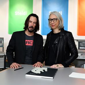Ο Keanu Reeves κάνει business