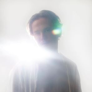 Ο David August έρχεται τον Μάιο στην Αθήνα