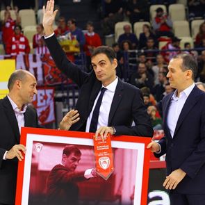 Δικαστική νίκη των αδερφών Αγγελόπουλων κατά του θείου τους, Θεόδωρου