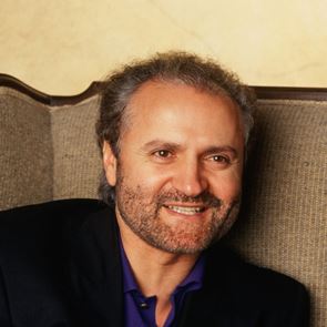 Η δραματική ιστορία του βασιλιά της μόδας Gianni Versace