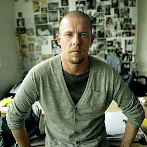 Οι δημιουργίες του Alexander McQueen που έμειναν στην ιστορία