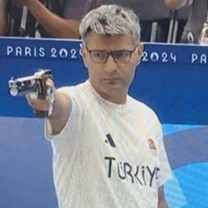 Yusuf Dikeç, ο 51χρονος Τούρκος που πήρε ασημένιο μετάλλιο στην σκοποβολή με το χέρι στην τσέπη και χωρίς εξοπλισμό