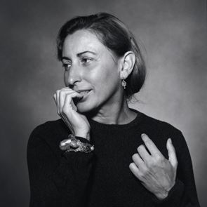 Miuccia Prada: Η γυναίκα που άλλαξε την αντρική μόδα