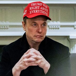 O Elon Musk τσακώνεται online για το παιχνίδι Assassin&#39;s Creed Shadows