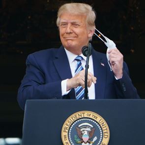Donal Trump: Οι γιατροί &quot;τα παίρνουν&quot; για να καταγράφουν θανάτους από &lt;em>Covid&lt;/em>-19