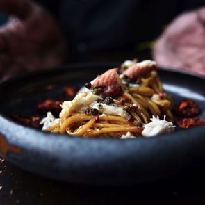 Η συνταγή του Βασίλη Ακρίβου για πάστα με καπνιστό χέλι