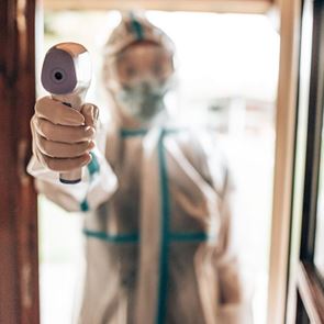 Γιατί δεν πρέπει να υποτιμάμε τη μετάλλαξη Όμικρον