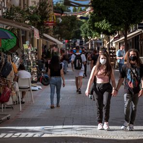 Κορονοϊός: 2.400 νέα κρούσματα