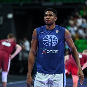 Όλα τα μαγικά του Γιάννη Αντετοκούνμπο στην επανεμφάνισή του απέναντι στη Λετονία