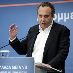 Ο Χρήστος Χωμενίδης έχει κάτι να πει για τα κινητά στα σχολεία