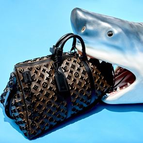 Ο Virgil Abloh δεν σταματά να ανανεώνει το εμβληματικό σακίδιο του Louis Vuitton