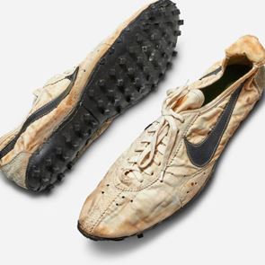 Τα 100 πια σπάνια <em>sneakers</em> στον κόσμο βγαίνουν στο σφυρί