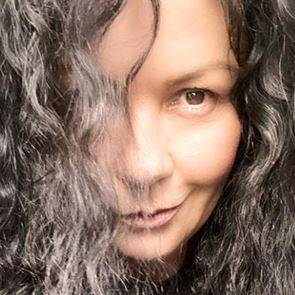 Μπορείς να αναγνωρίσεις την Ουαλή σεξοβόμβα της φωτογραφίας