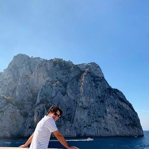 Μια ματιά στο &#39;καταφύγιο&#39; του Χριστόφορου Παπακαλιάτη στους Παξούς