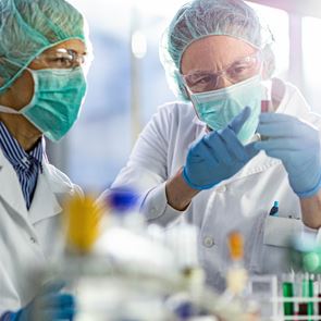 Οι θεραπείες για τον κορονοϊό που μελετούν οι επιστήμονες