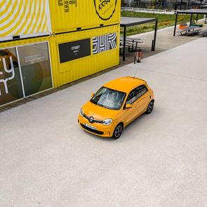 Το νέο Renault TWINGO κλείνει το μάτι στις αστικές μετακινήσεις