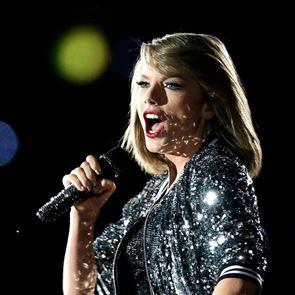 Taylor Swift, Α Woman We Love