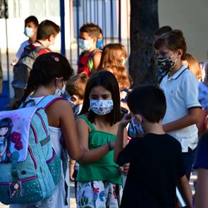 Πρώτο κουδούνι με μέτρα προστασίας από τον &lt;em>κορονοϊό&lt;/em>