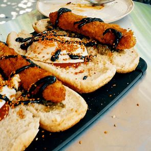 Πώς το street food έγινε gourmet μόδα στην Ελλάδα